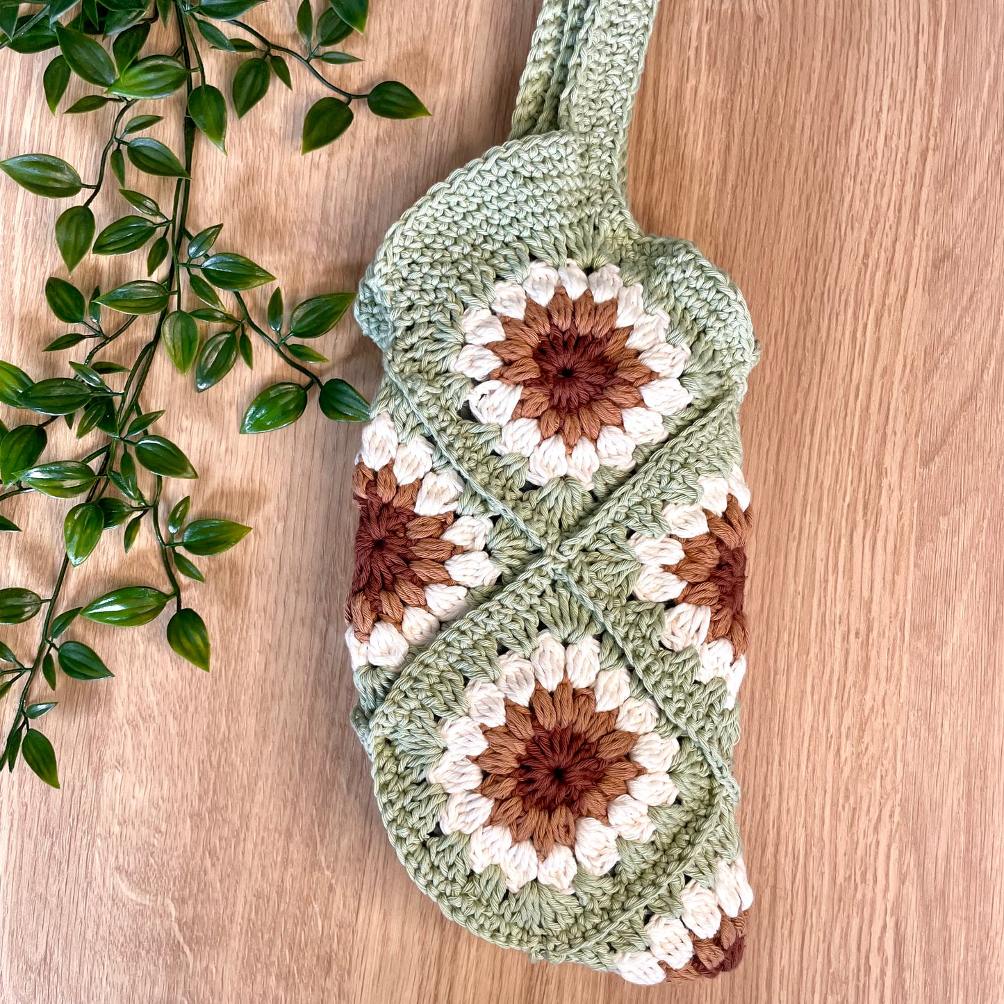 Handmade Crochet Sage Green Tote Bag – 100% Cotton Summer Shoulder Bag with Gingham Lining